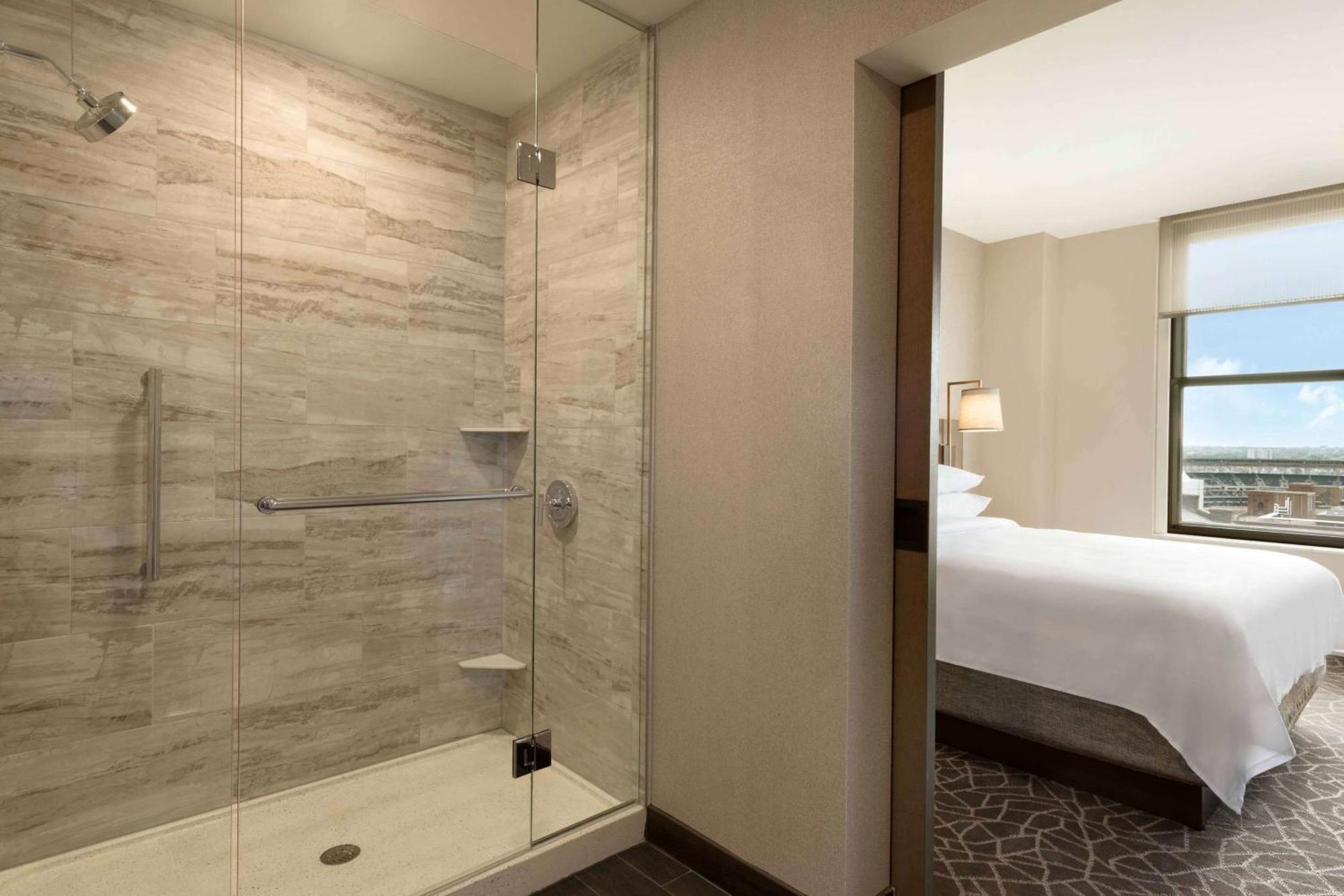 Embassy Suites By Hilton Minneapolis Downtown Hotel Exterior photo