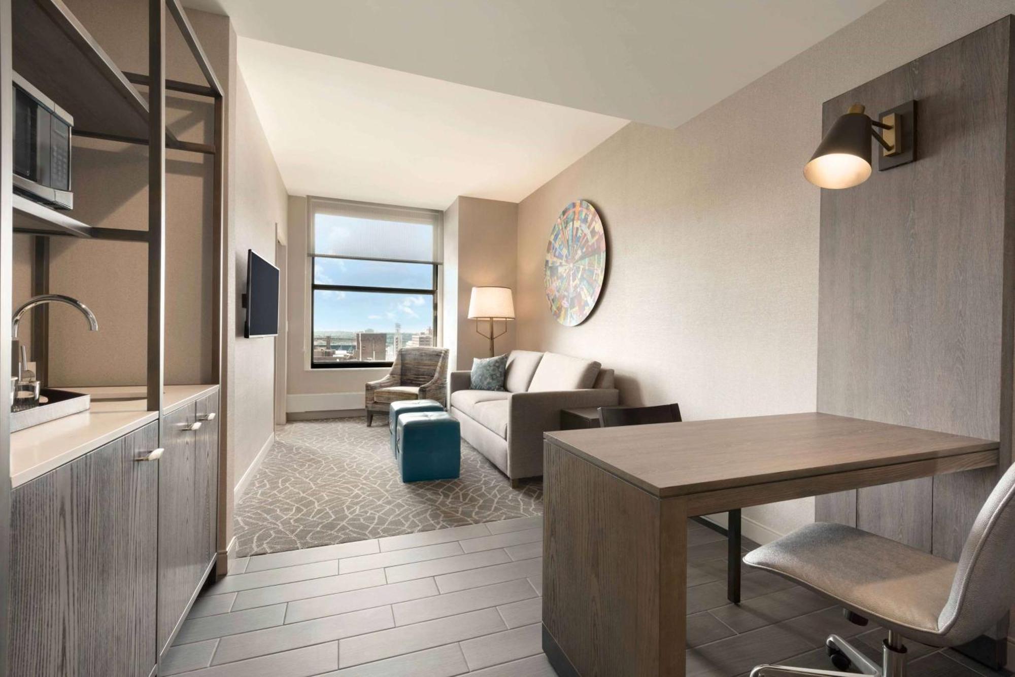 Embassy Suites By Hilton Minneapolis Downtown Hotel Exterior photo