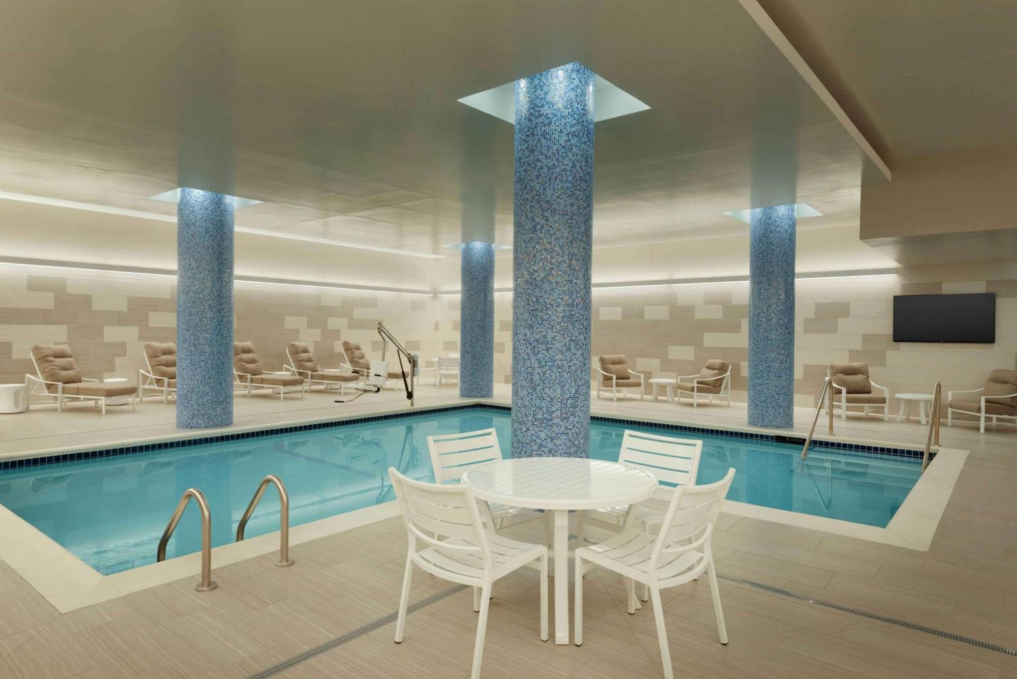 Embassy Suites By Hilton Minneapolis Downtown Hotel Exterior photo
