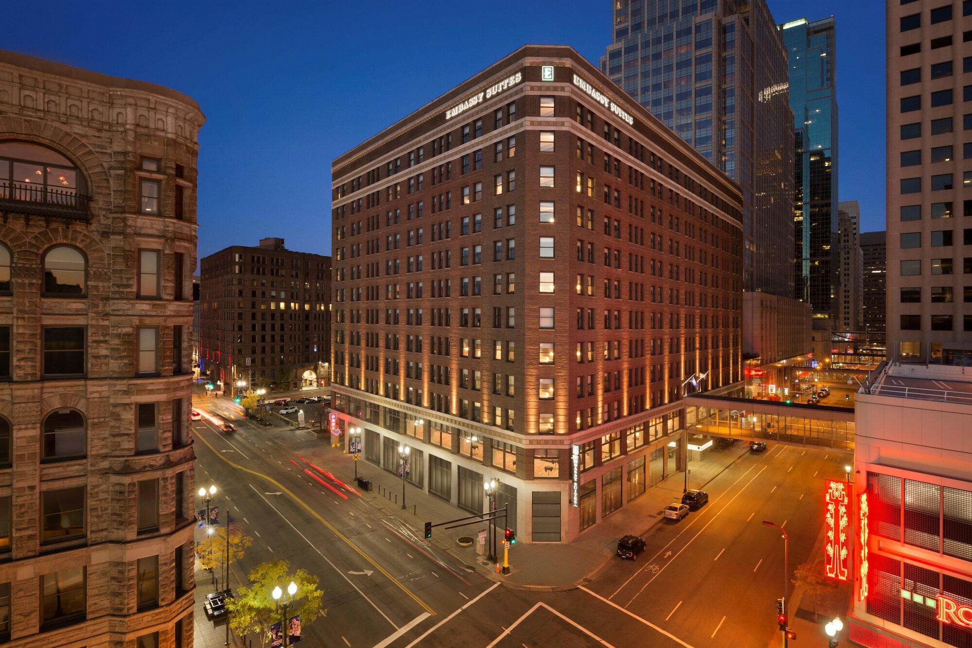 Embassy Suites By Hilton Minneapolis Downtown Hotel Exterior photo